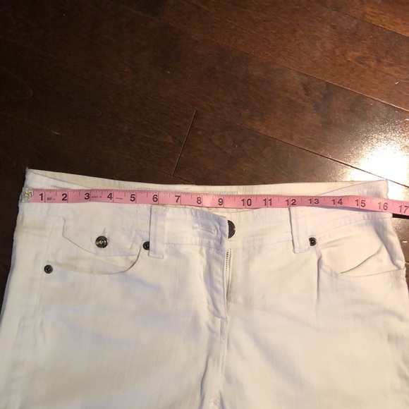 White jean short - Picture 3 of 8